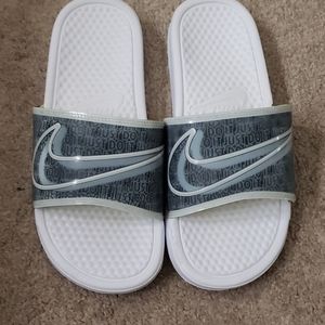 Nike slides Benassi LX
Women's sandals